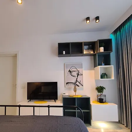 Modern Studio Apartment 113 With Balcony