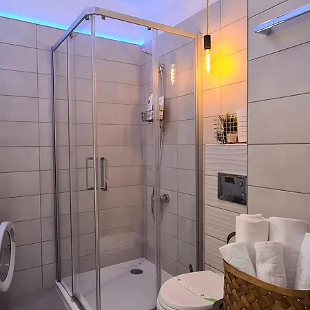 Bridge 113 - Studio Apartment With Free Parking & Flexible Check-In, Sector 6 Apartment *