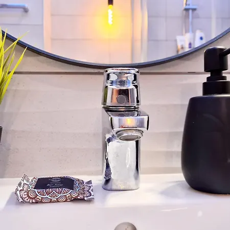 Modern 113 With Balcony Appartement Boekarest