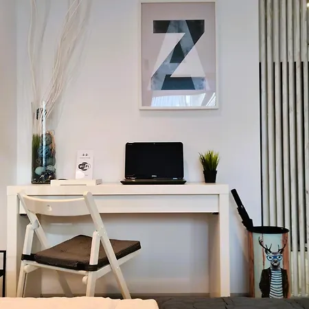 Modern Studio Apartment 113 With Balcony *