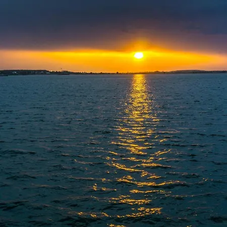 Modern 113 With Balcony Daire Bükreş