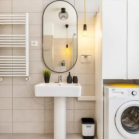 Modern 113 With Balcony